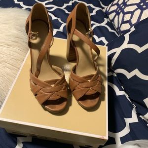 Annaliese Platfom Michael Kors 8 1/2